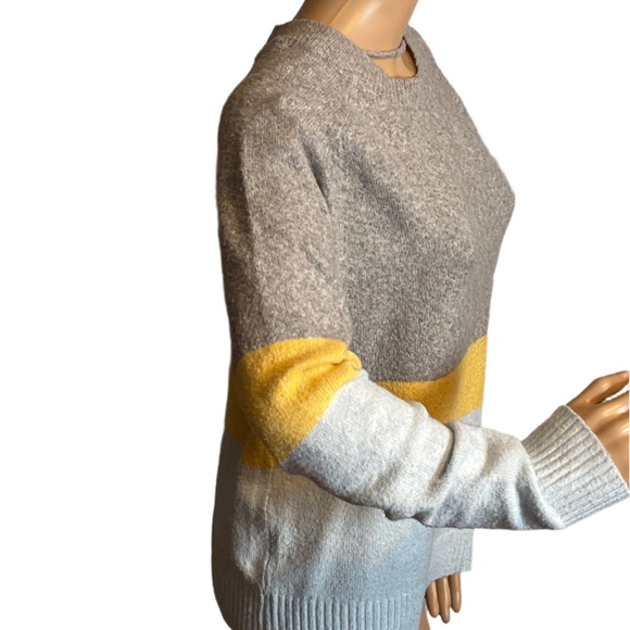 Vero Moda beautiful tri colored size small sweater - Picture 2 of 3